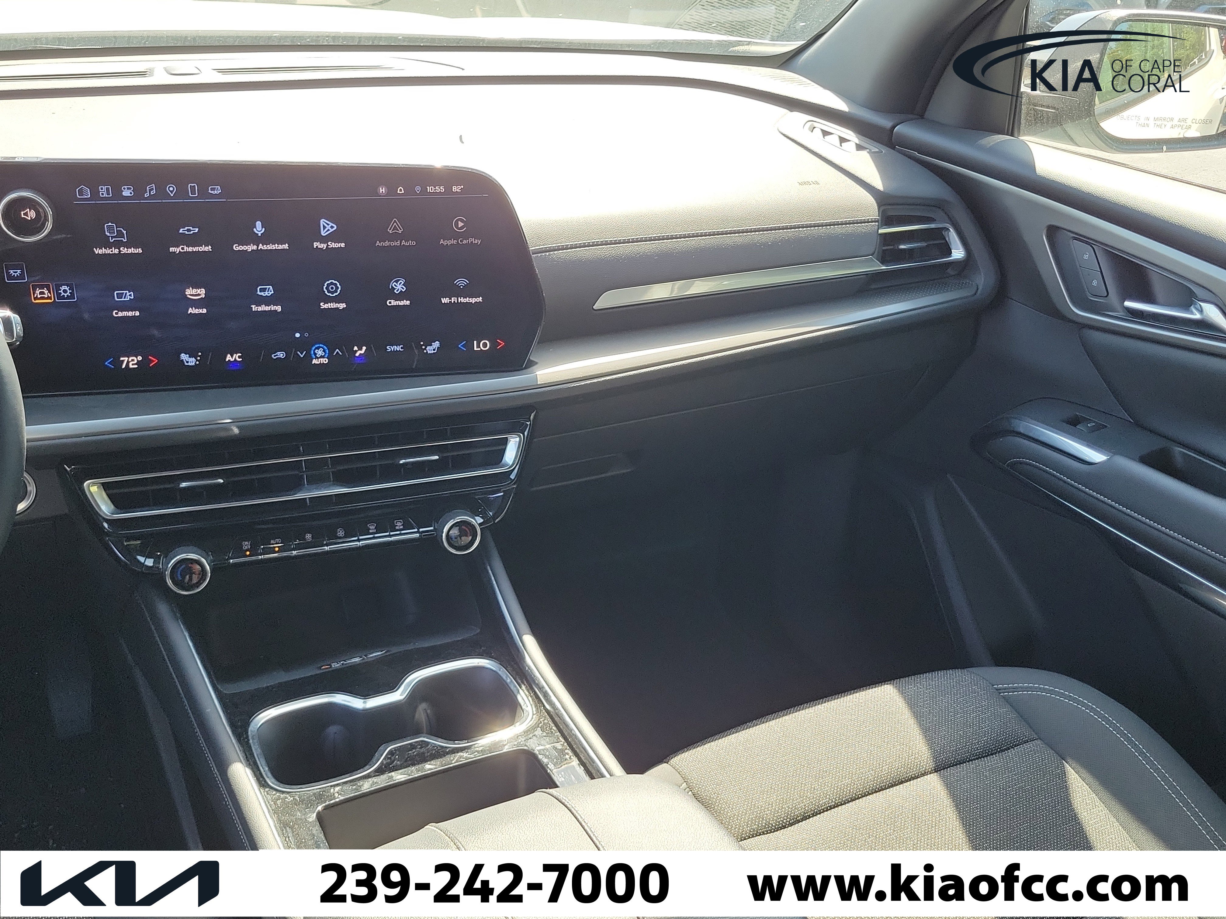 Used 2025 Chevrolet Traverse LT image 18