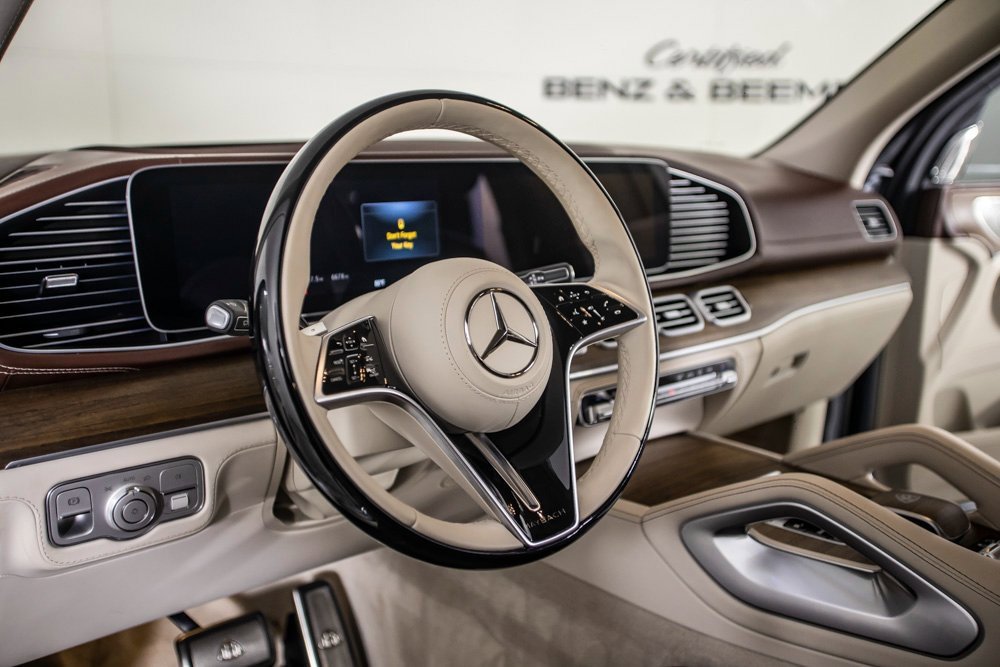 Used 2025 Mercedes-Benz Maybach GLS 600 4MATIC image 32