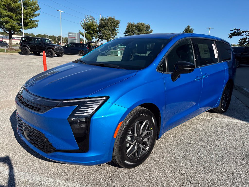 New 2027 Chrysler Pacifica Limited FWD image 8