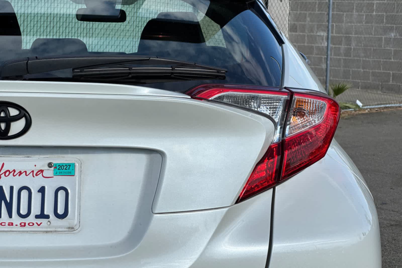 Used 2020 Toyota C-HR XLE FWD image 21