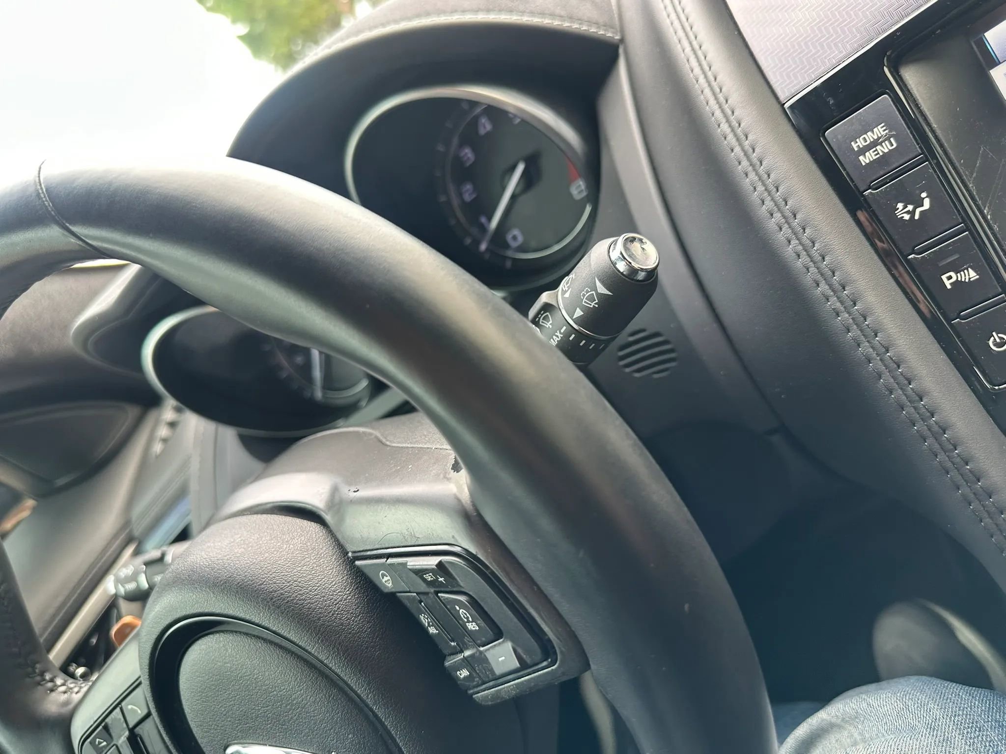 Used 2015 Jaguar F-TYPE R RWD image 33