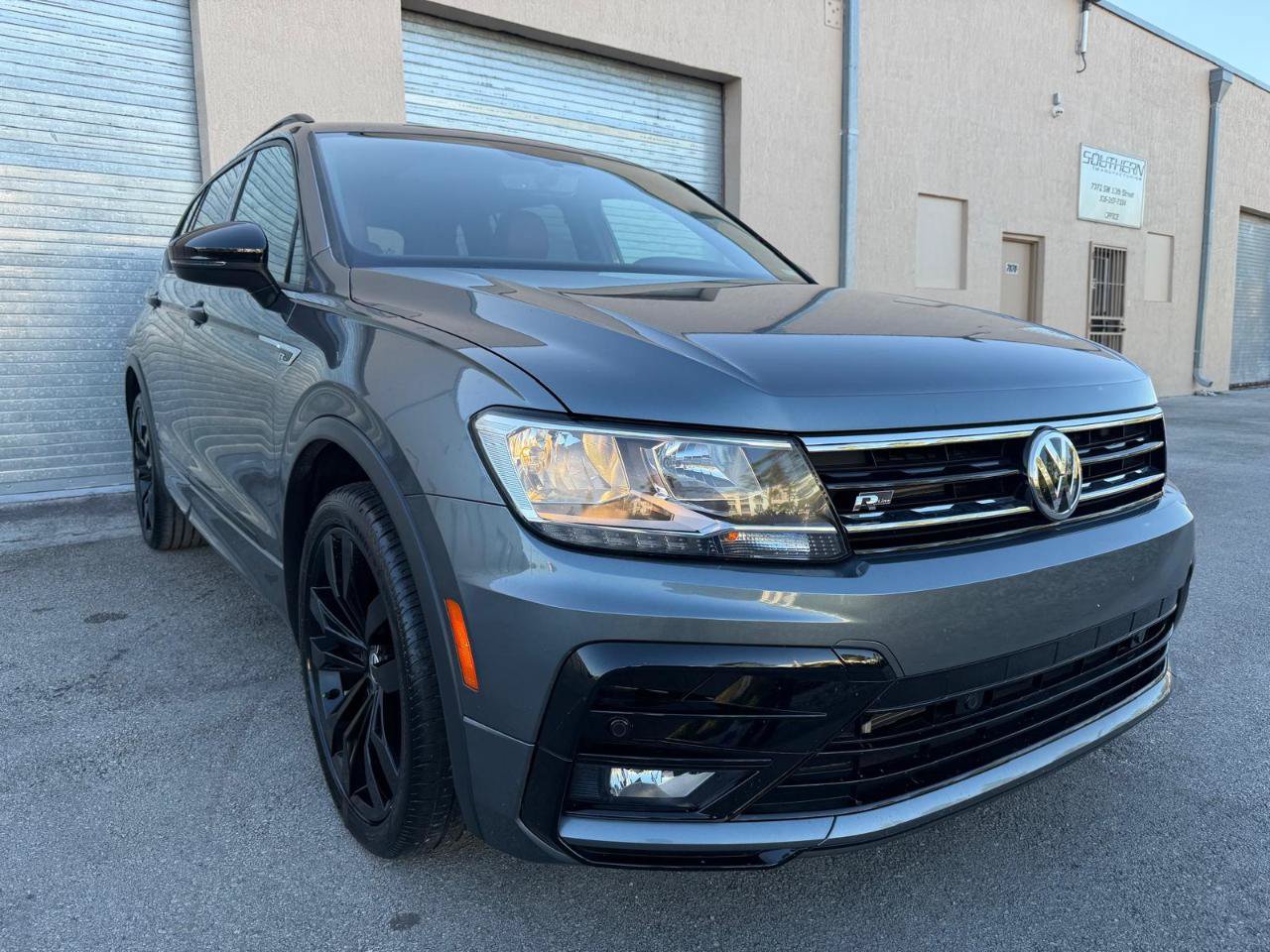Used 2021 Volkswagen Tiguan SE R-Line FWD image 8