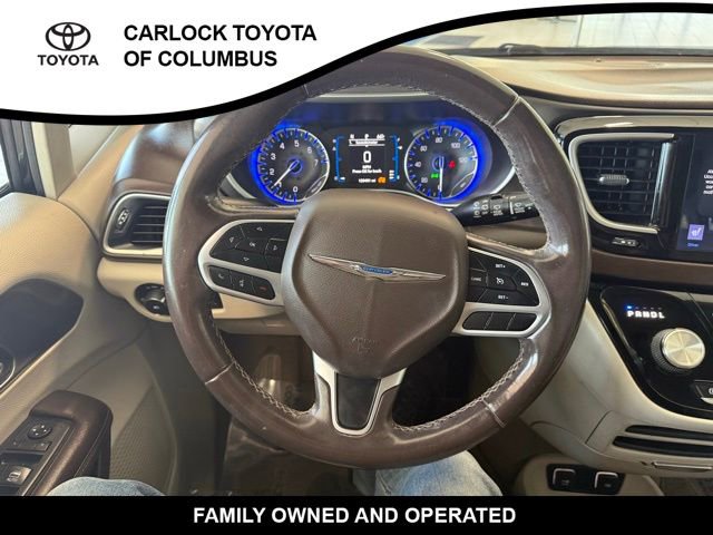 Used 2017 Chrysler Pacifica Touring-L image 26