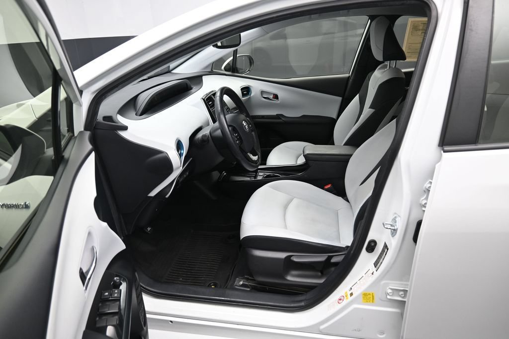 Certified 2022 Toyota Prius XLE w/ Advanced Technology Package AWD/4WD image 9