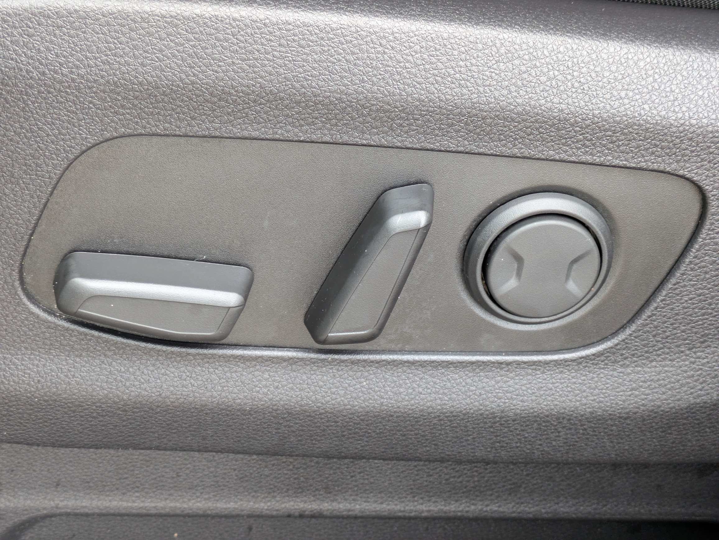 Certified 2024 Kia Carnival EX FWD image 20