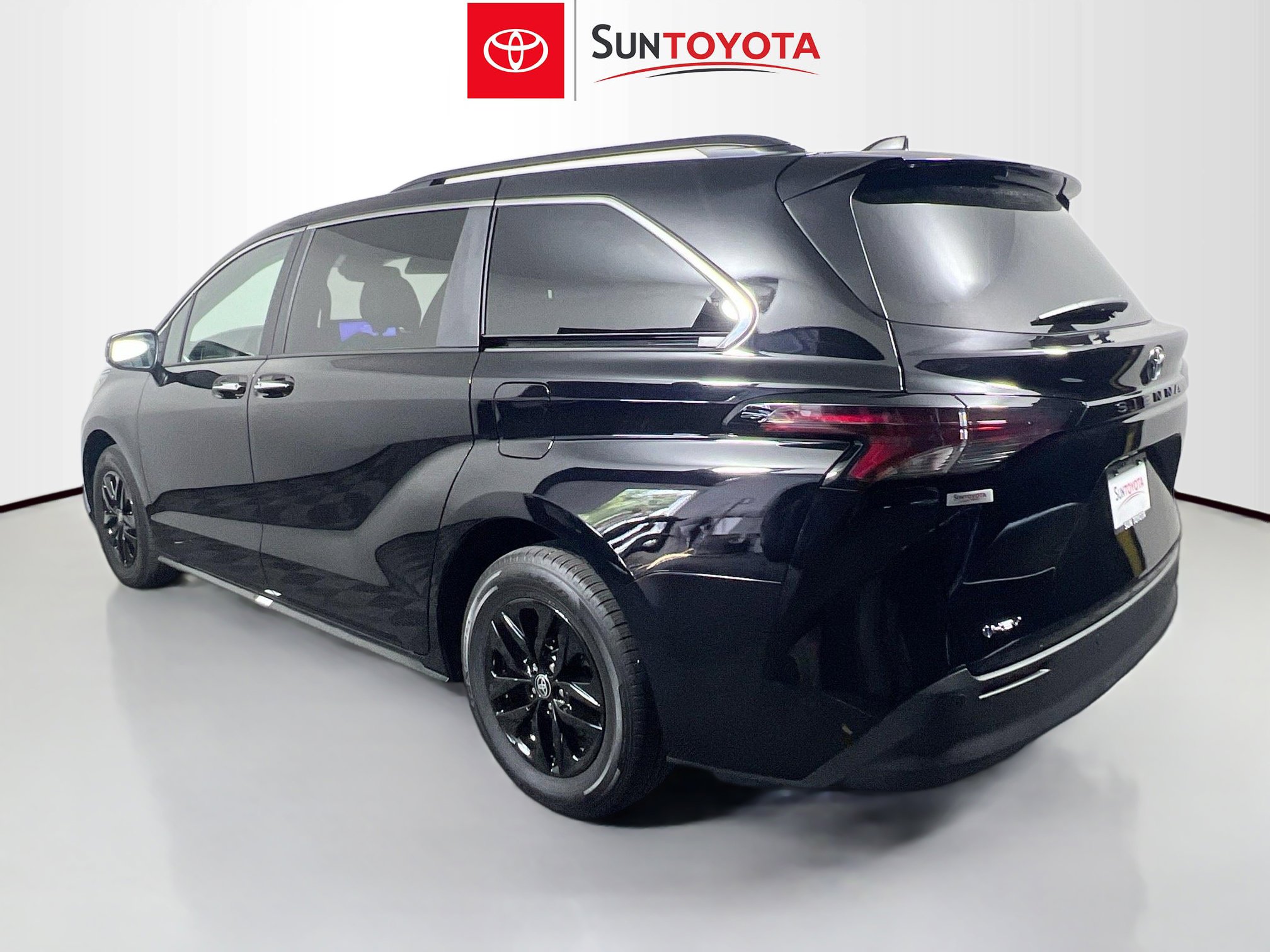 Used 2026 Toyota Sienna XLE FWD image 6