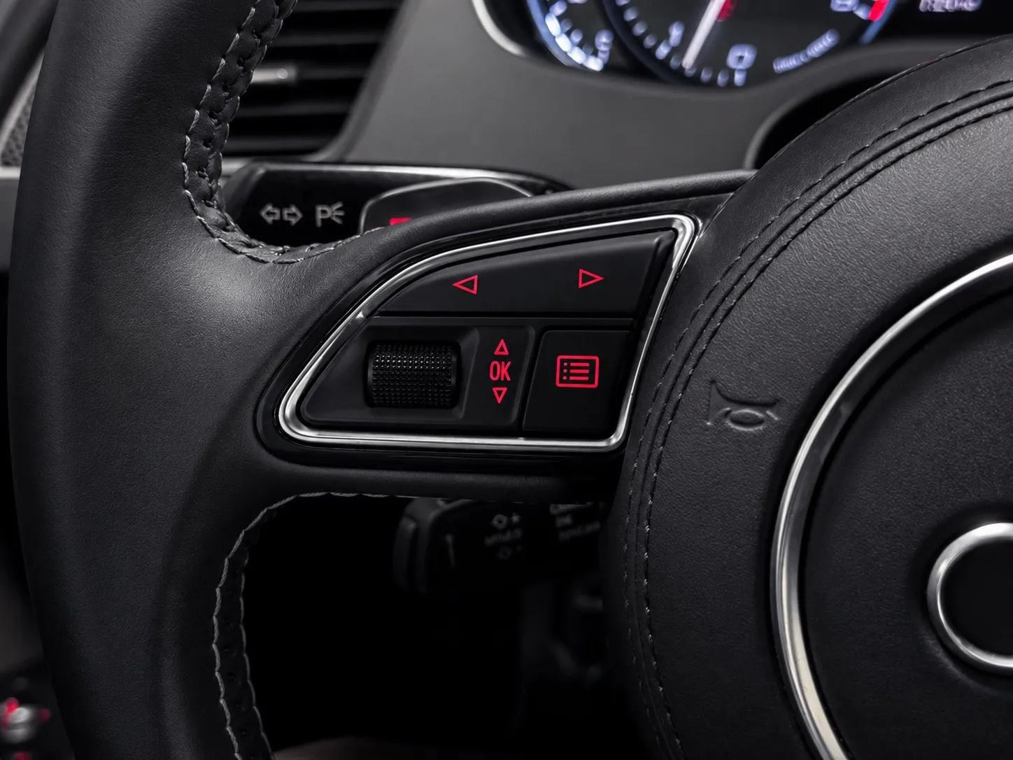 Used 2013 Audi S8 AWD/4WD image 31