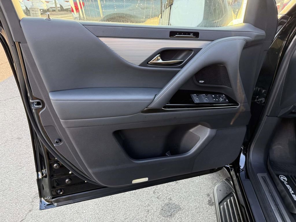 Used 2024 Lexus LX 600 F Sport image 12