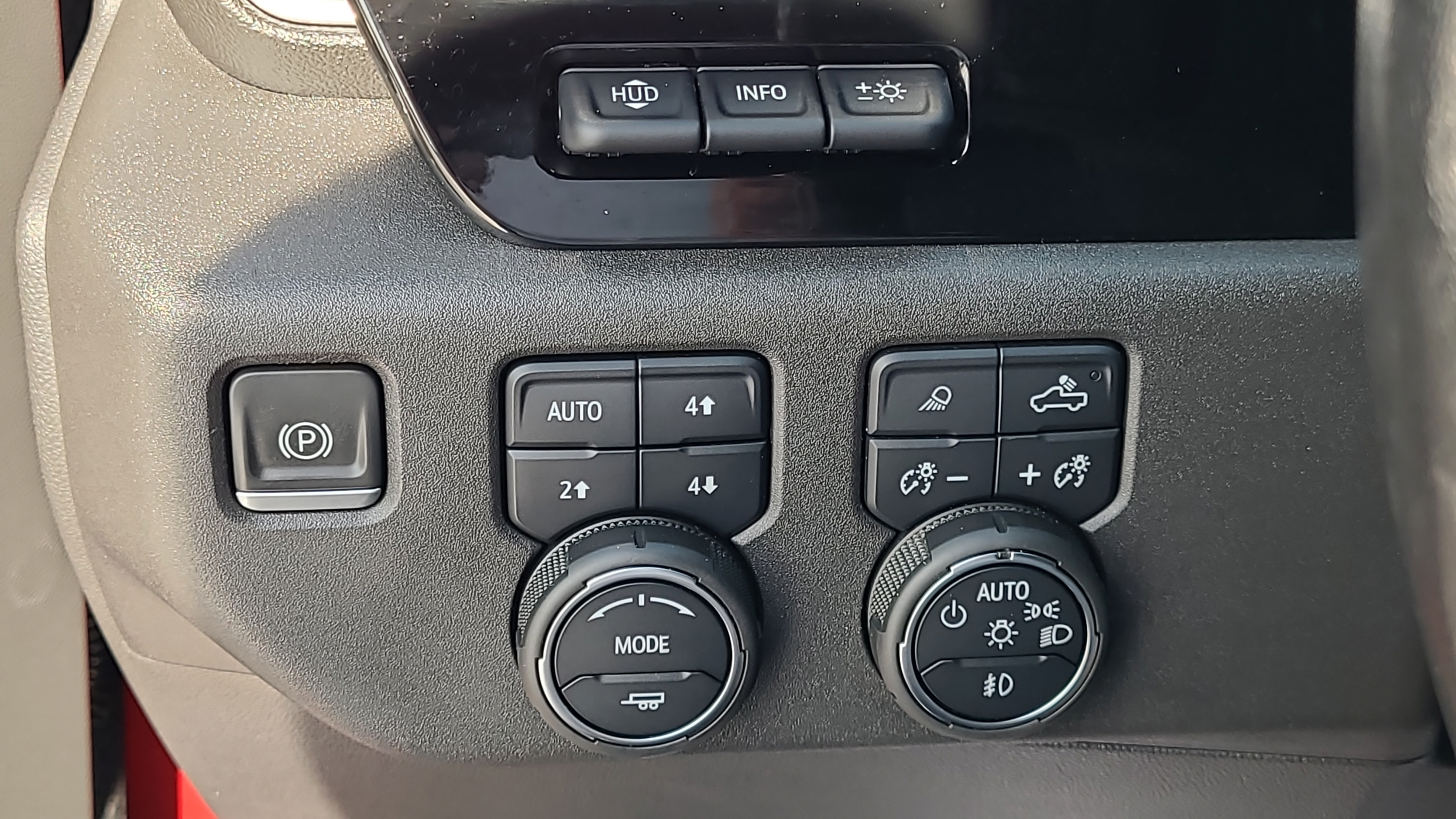 Used 2022 Chevrolet Silverado 1500 High Country w/ High Country Premium Package AWD/4WD image 27