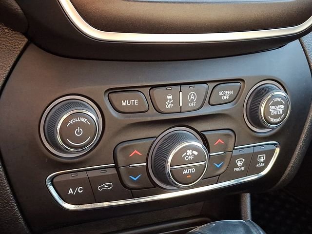 Used 2022 Jeep Cherokee Trailhawk w/ Technology Group B AWD/4WD image 16