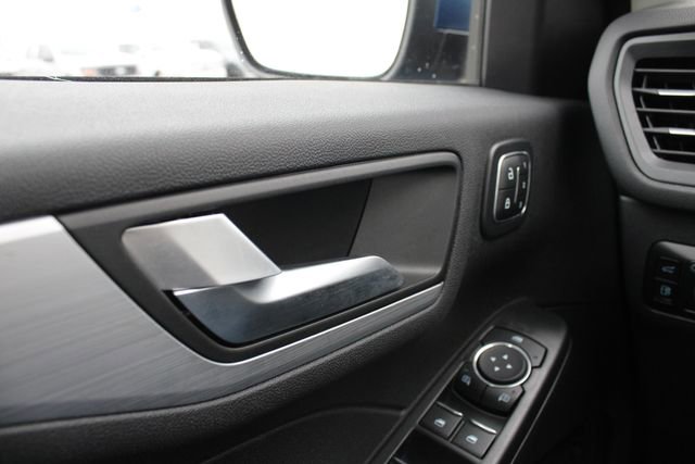 Used 2023 Ford Escape SE w/ PHEV Premium Package FWD image 7