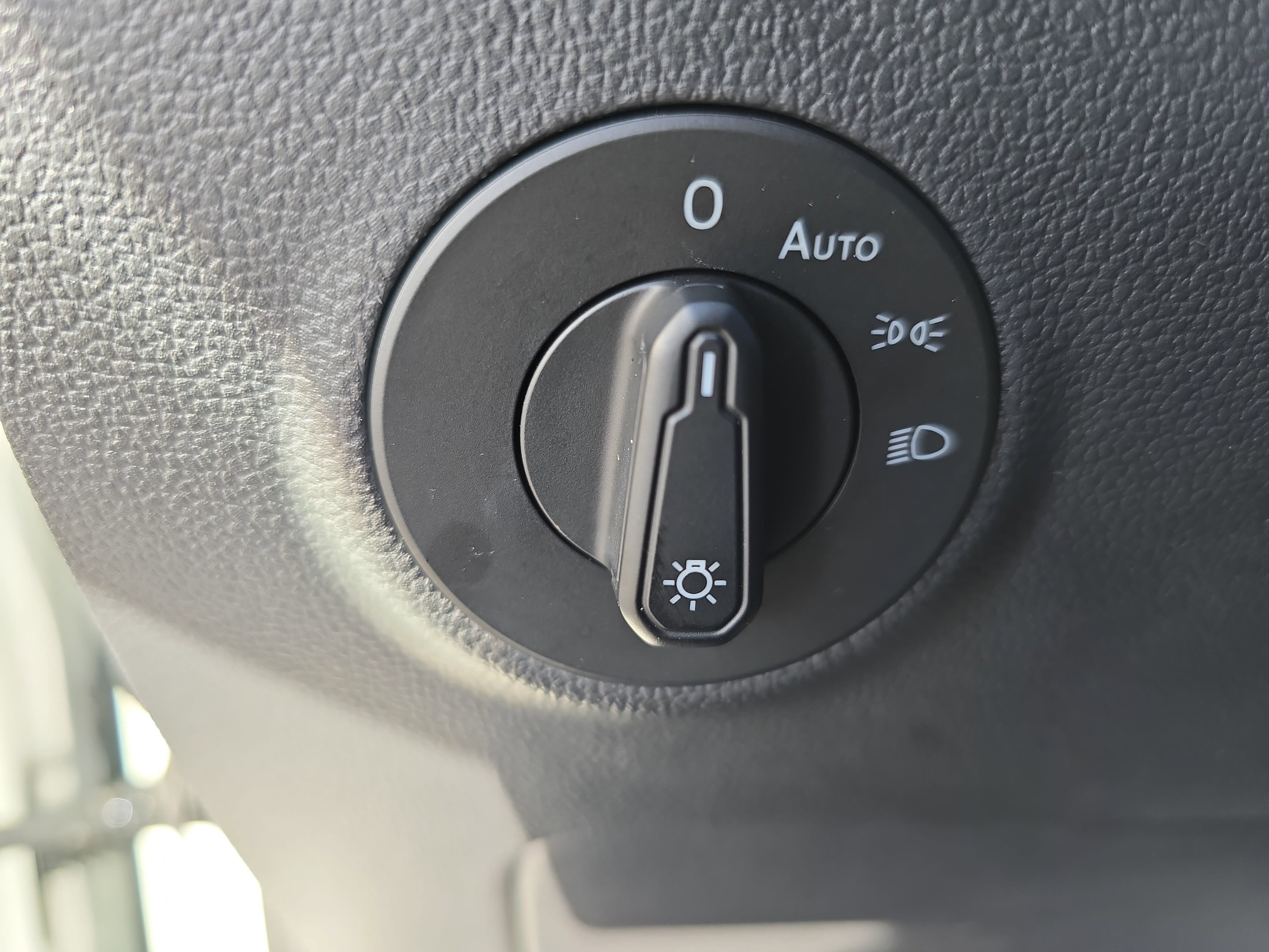 Used 2022 Volkswagen Taos SE image 24