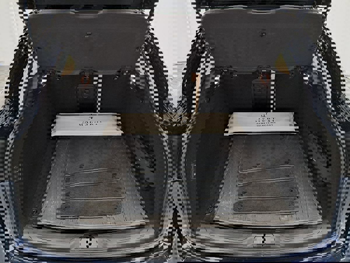 Used 2021 Maserati Levante S image 29