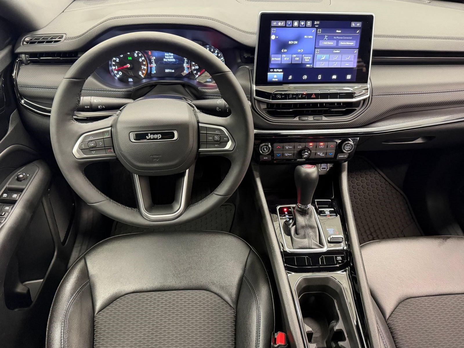 Used 2025 Jeep Compass Latitude w/ Convenience Group AWD/4WD image 30