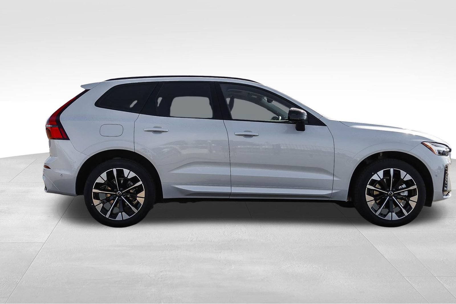 New 2026 Volvo XC60 B5 Plus w/ Climate Package AWD/4WD image 4