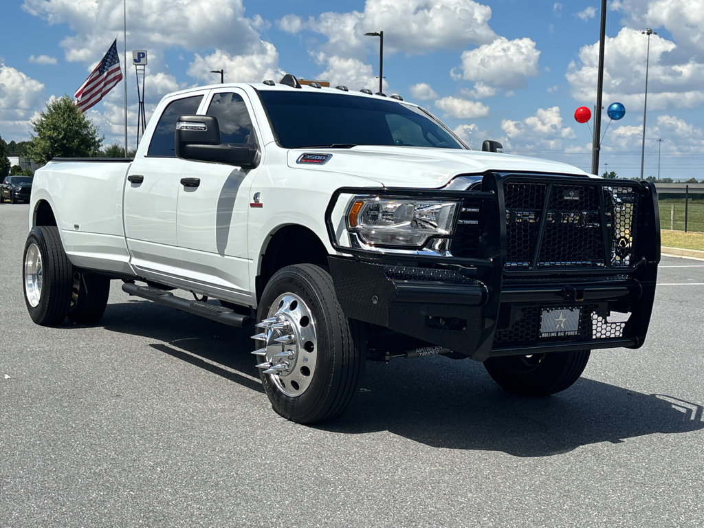 Used 2024 RAM 3500 Tradesman w/ Chrome Appearance Group AWD/4WD image 6
