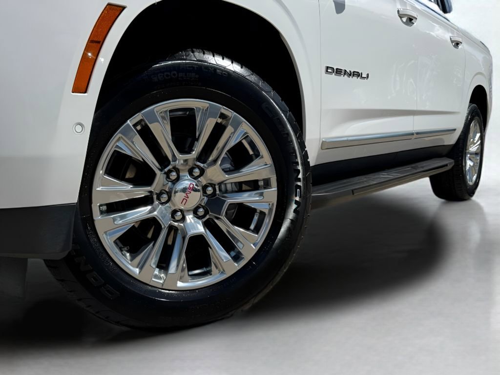 Used 2025 GMC Yukon XL Denali AWD/4WD image 3