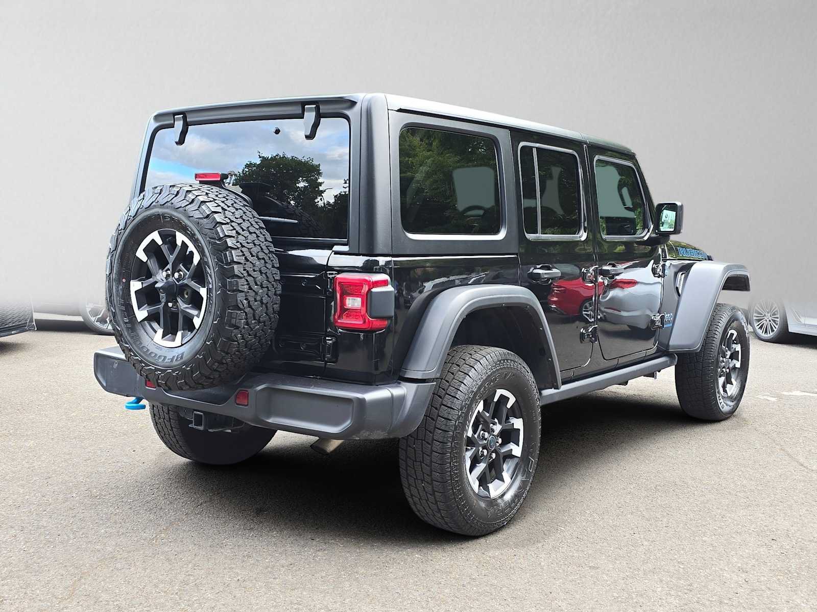Used 2024 Jeep Wrangler Unlimited Rubicon 4xe AWD/4WD image 3