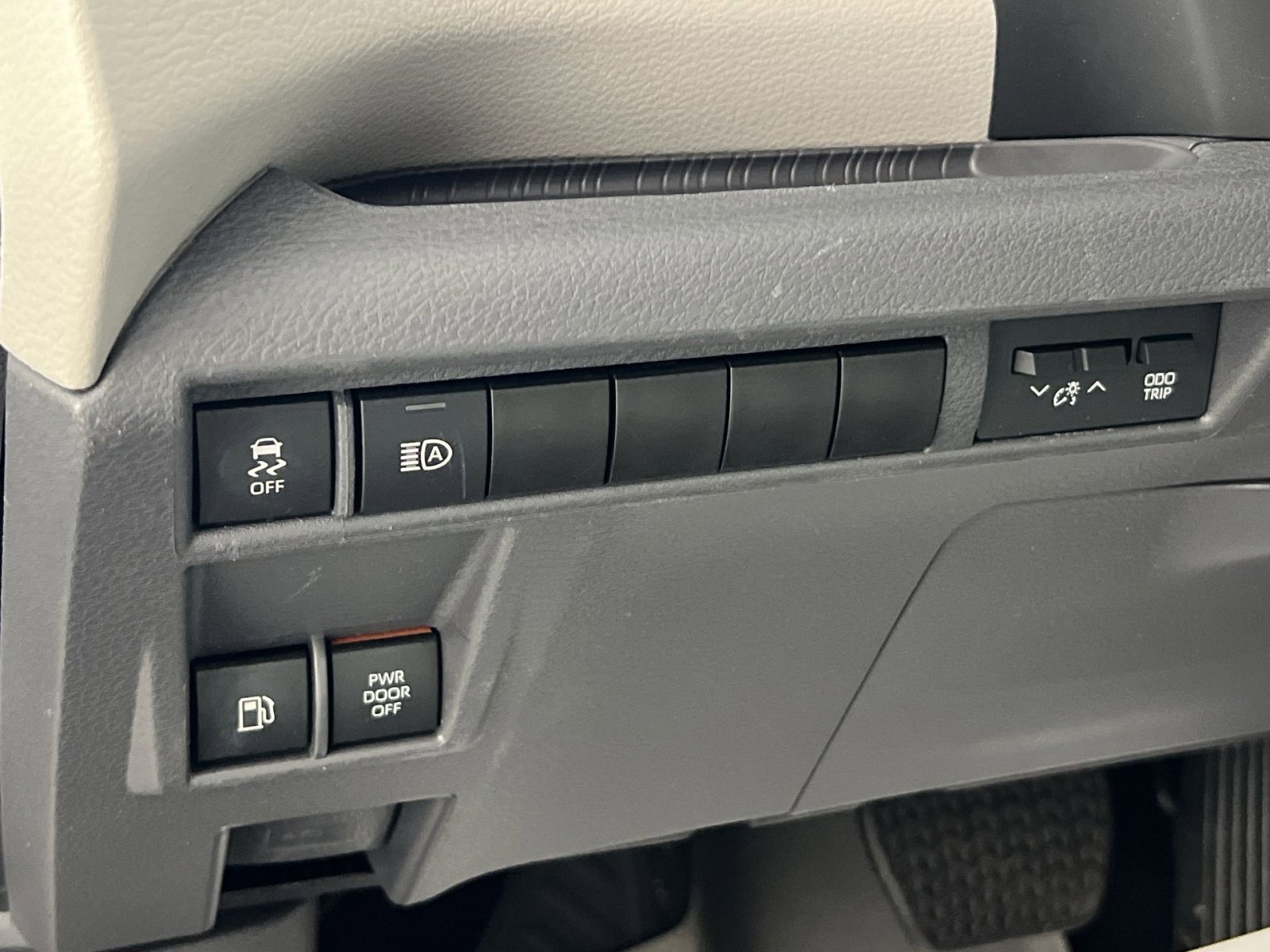 Used 2024 Toyota Sienna XLE image 32