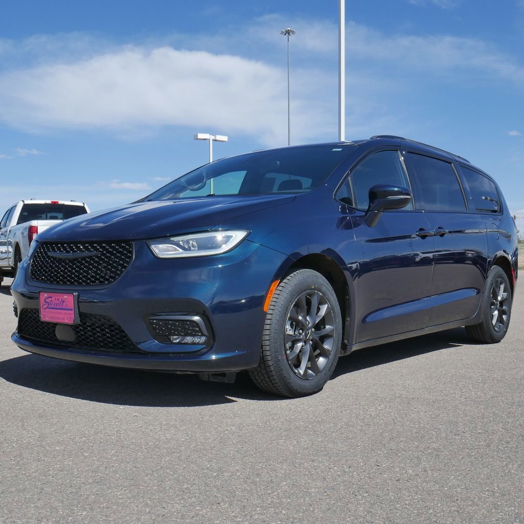 Used 2021 Chrysler Pacifica Touring-L w/ S Appearance Package FWD image 15