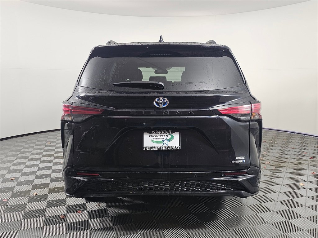 Used 2023 Toyota Sienna XSE image 6