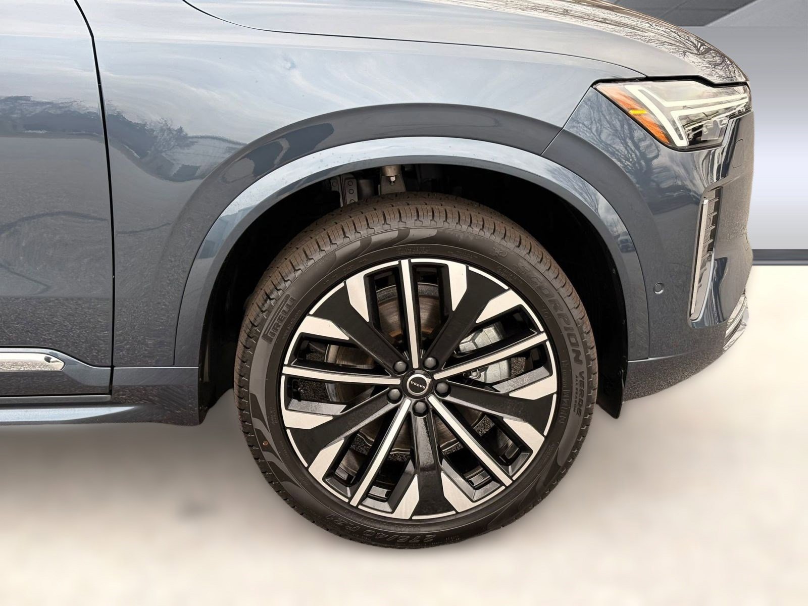 New 2026 Volvo XC90 B6 Ultra w/ Protection Package image 12