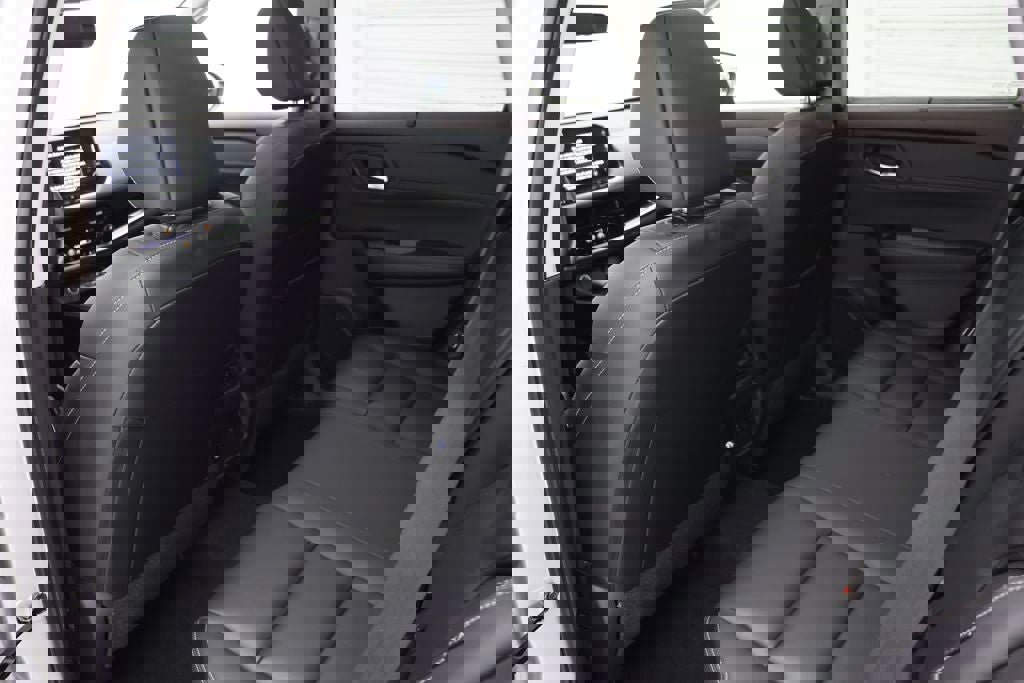 Used 2023 Nissan Rogue SL w/ SL Premium Package image 11