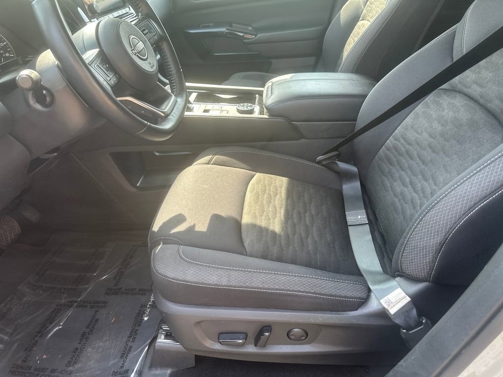 Used 2025 Nissan Pathfinder SV AWD/4WD image 15