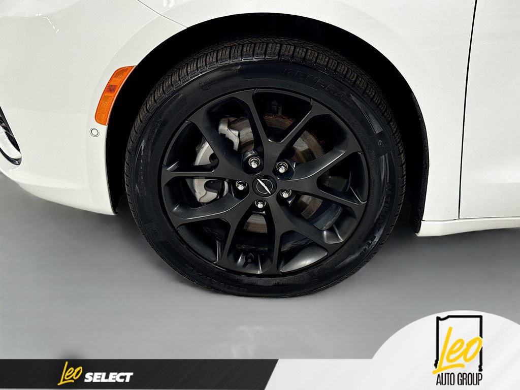 Used 2023 Chrysler Pacifica Limited w/ Uconnect Theater Family Group AWD/4WD image 37