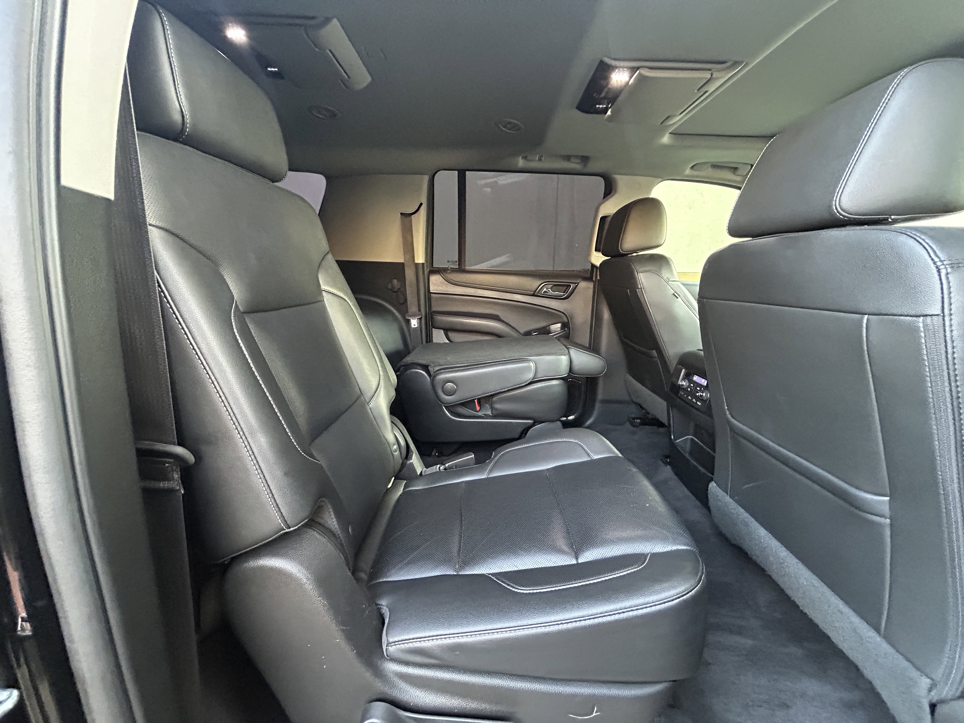 Used 2019 Chevrolet Suburban Premier image 32