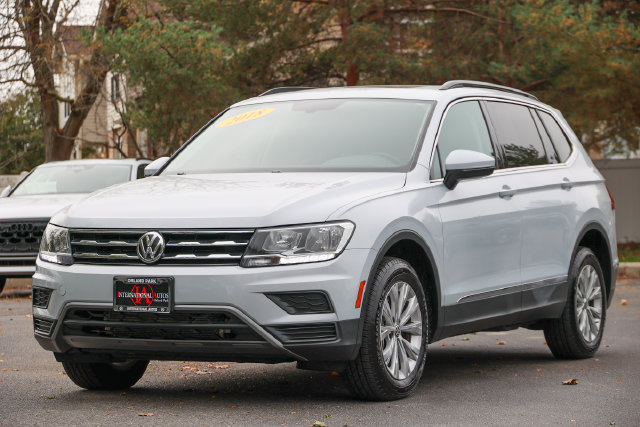 Used 2018 Volkswagen Tiguan SE w/ Panoramic Sunroof Package AWD/4WD image 2
