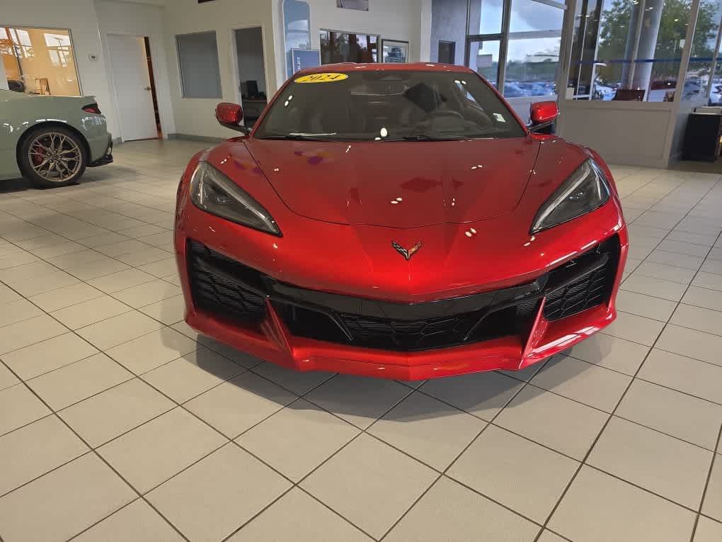 Used 2024 Chevrolet Corvette Z06 RWD image 8