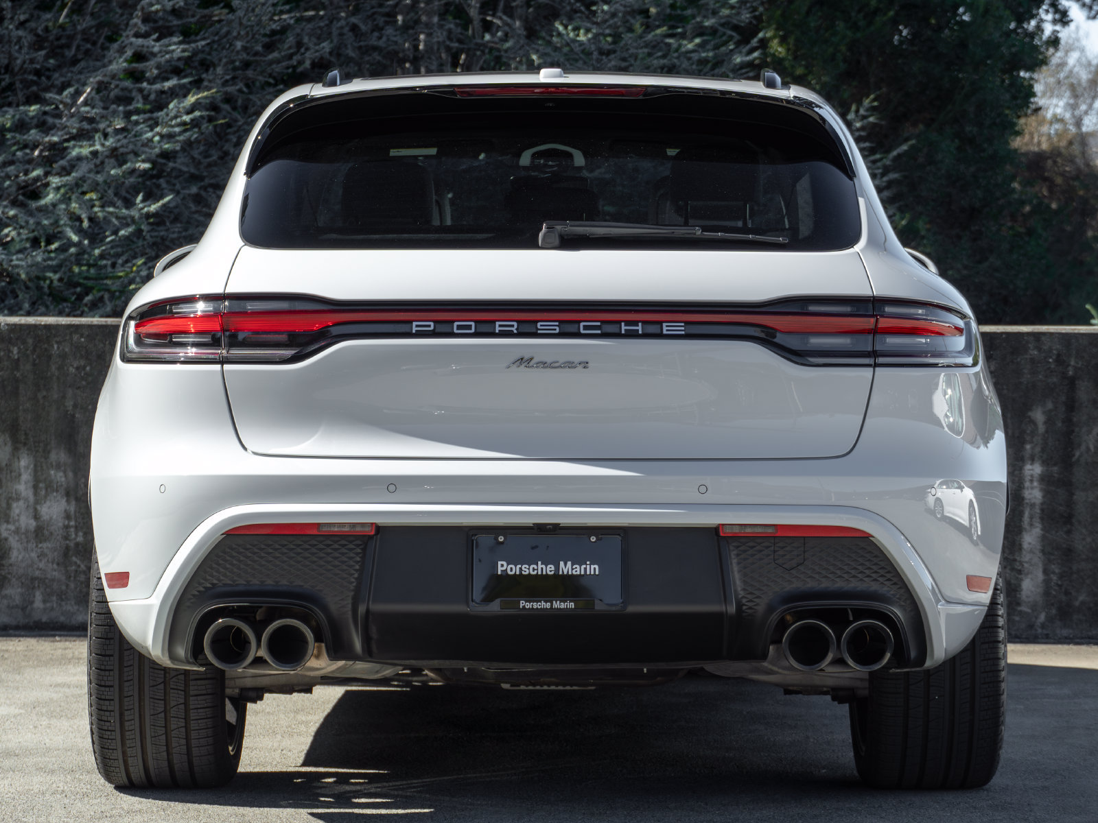 Certified 2025 Porsche Macan AWD/4WD image 10