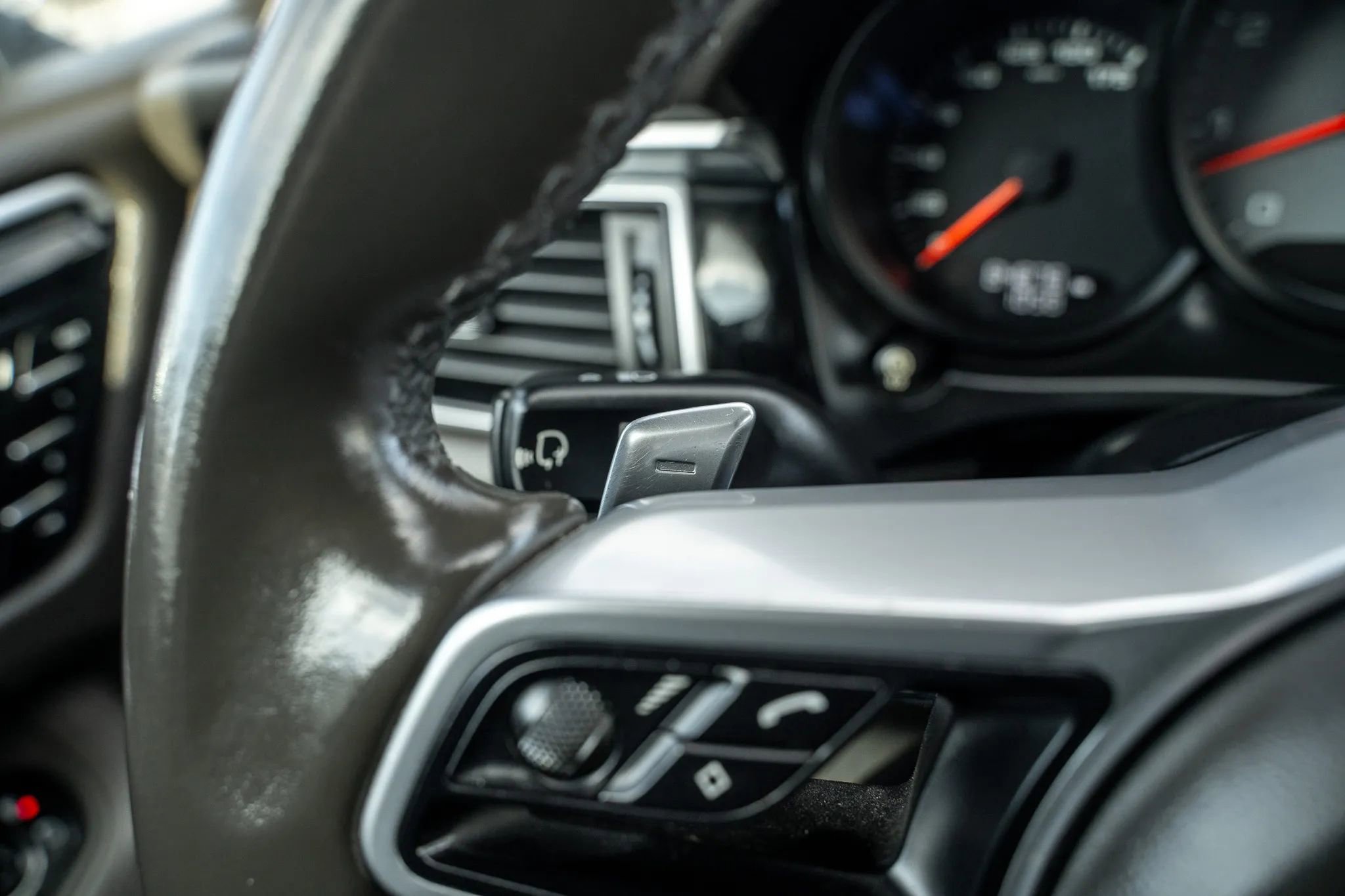 Used 2018 Porsche Macan S image 24