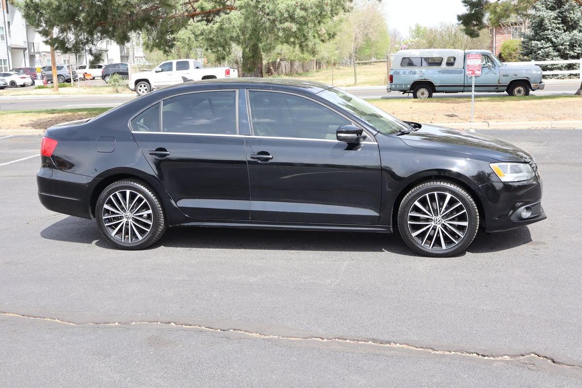Used 2012 Volkswagen Jetta SEL FWD image 3