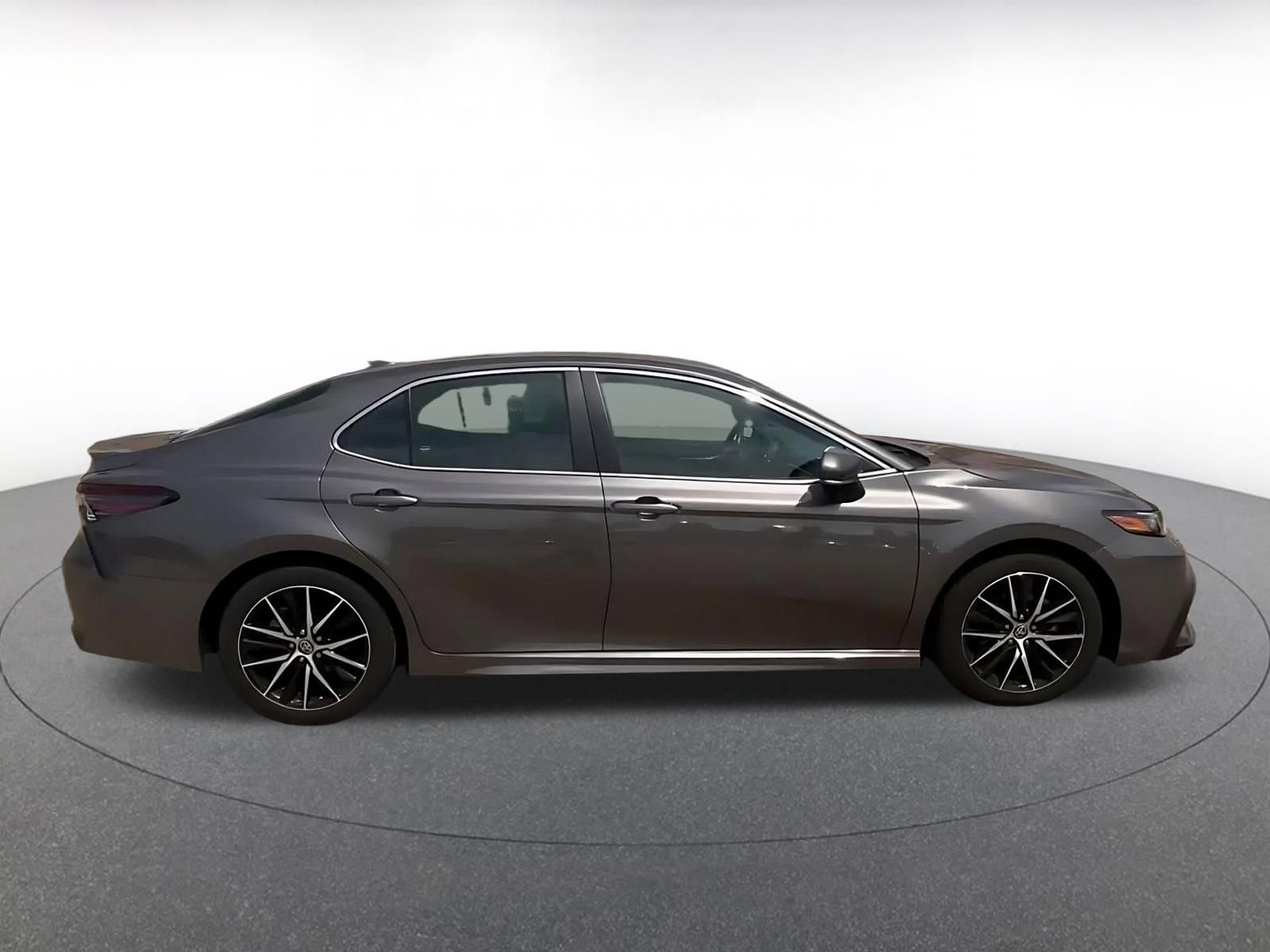 Used 2024 Toyota Camry SE FWD image 16