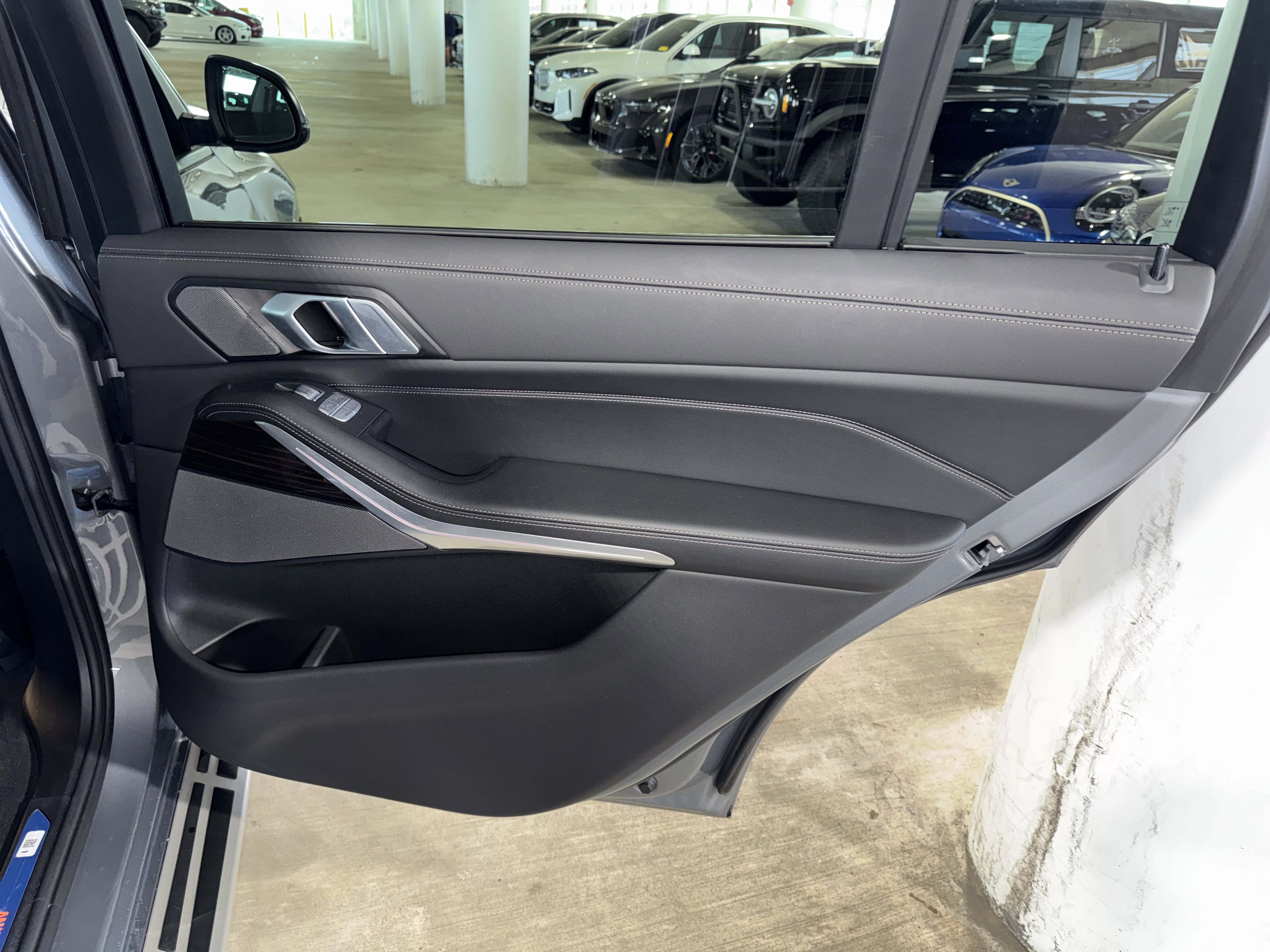 Used 2023 BMW X7 xDrive40i w/ Premium Package image 11