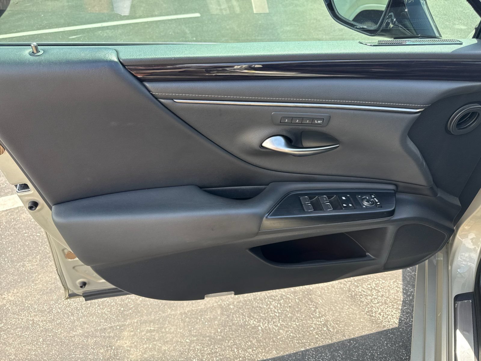 Used 2021 Lexus ES 300h w/ Premium Package FWD image 11