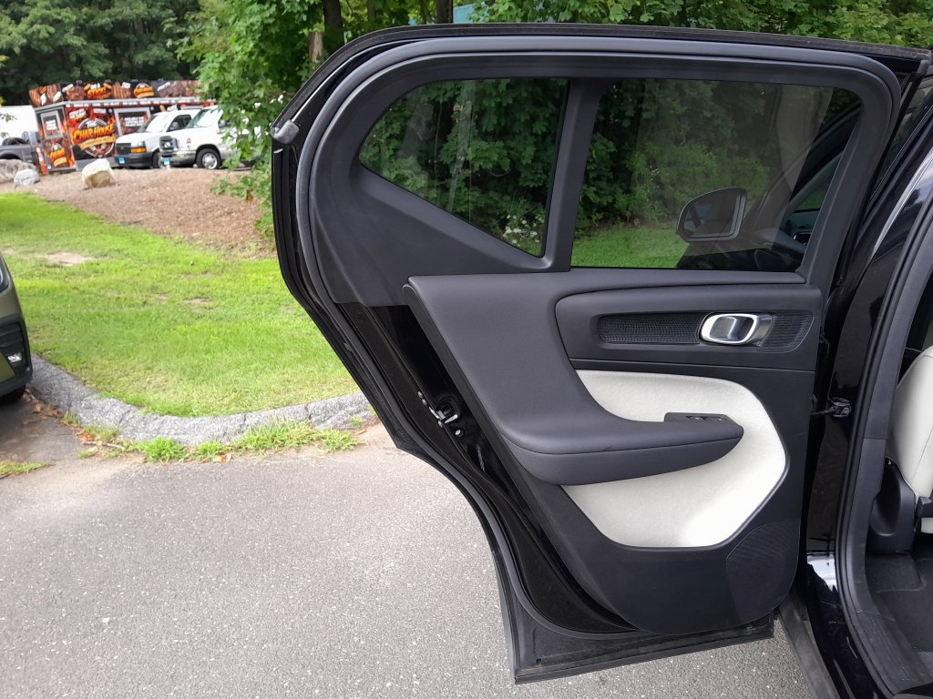 Used 2024 Volvo XC40 B5 Plus w/ Protection Package Premier AWD/4WD image 30