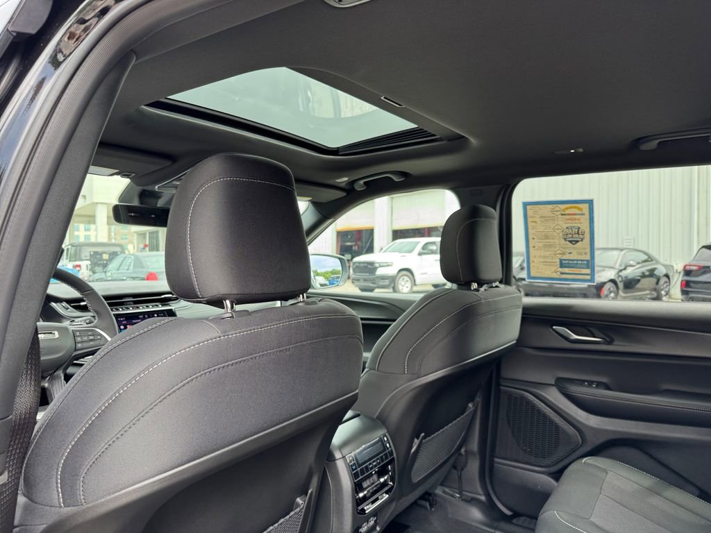 New 2025 Jeep Grand Cherokee L Laredo w/ Luxury Tech Group I image 18