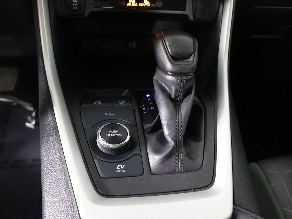 Used 2025 Toyota RAV4 XLE AWD/4WD image 42