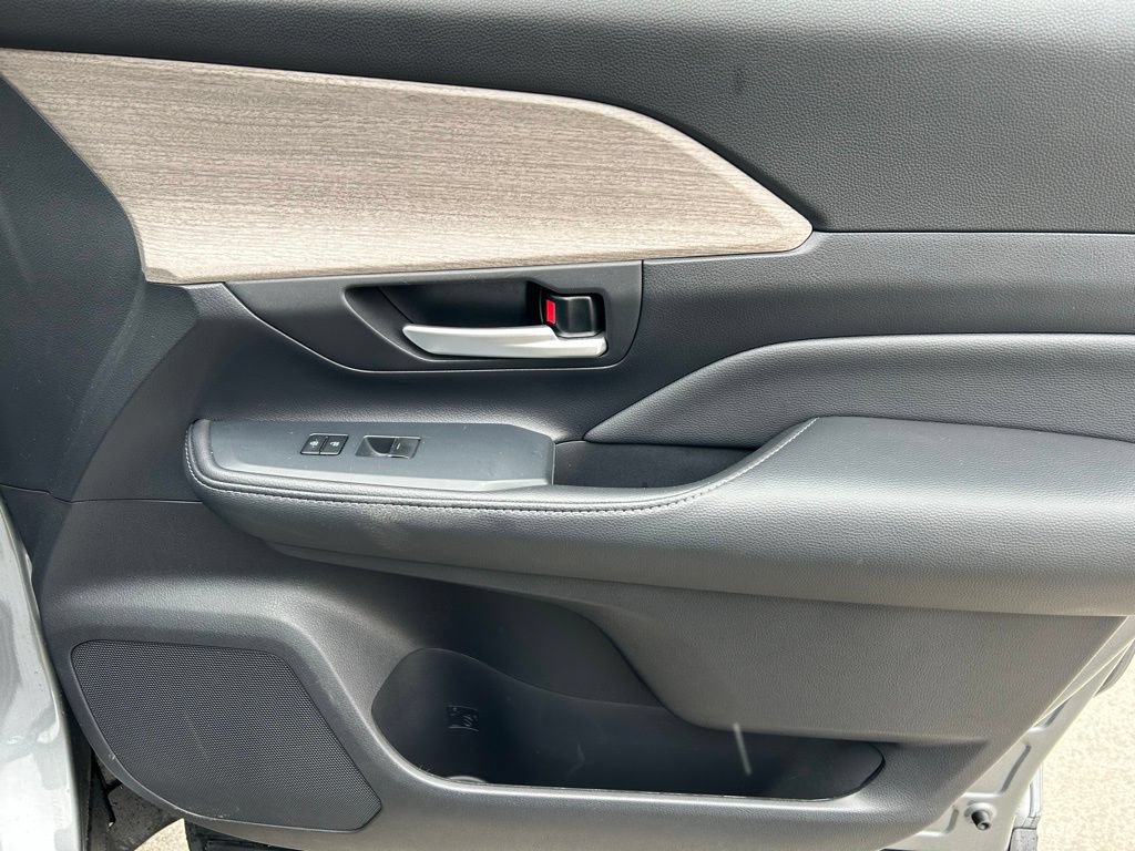 Used 2025 Toyota Grand Highlander AWD image 33