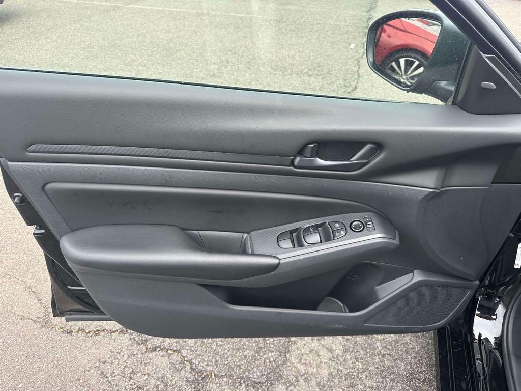 Used 2025 Nissan Altima 2.5 S FWD image 15