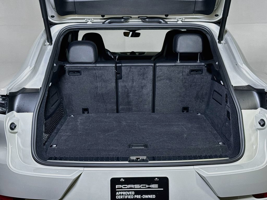 Certified 2025 Porsche Cayenne Turbo AWD/4WD image 27