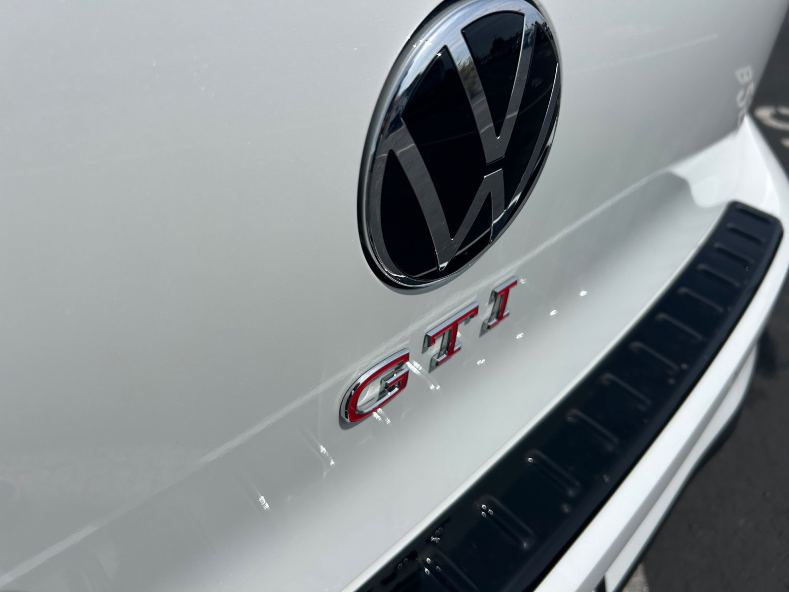 New 2026 Volkswagen Golf SE FWD image 23