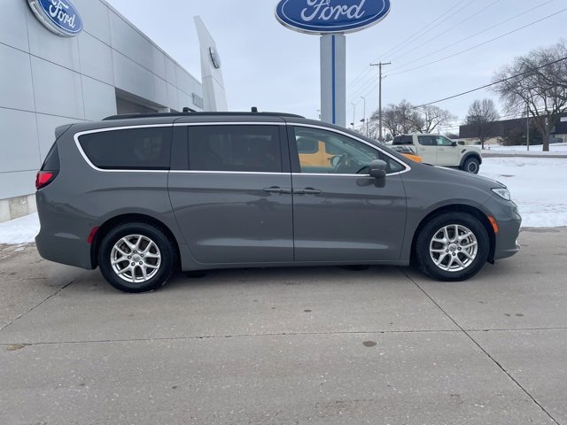 Used 2022 Chrysler Pacifica Touring-L image 17