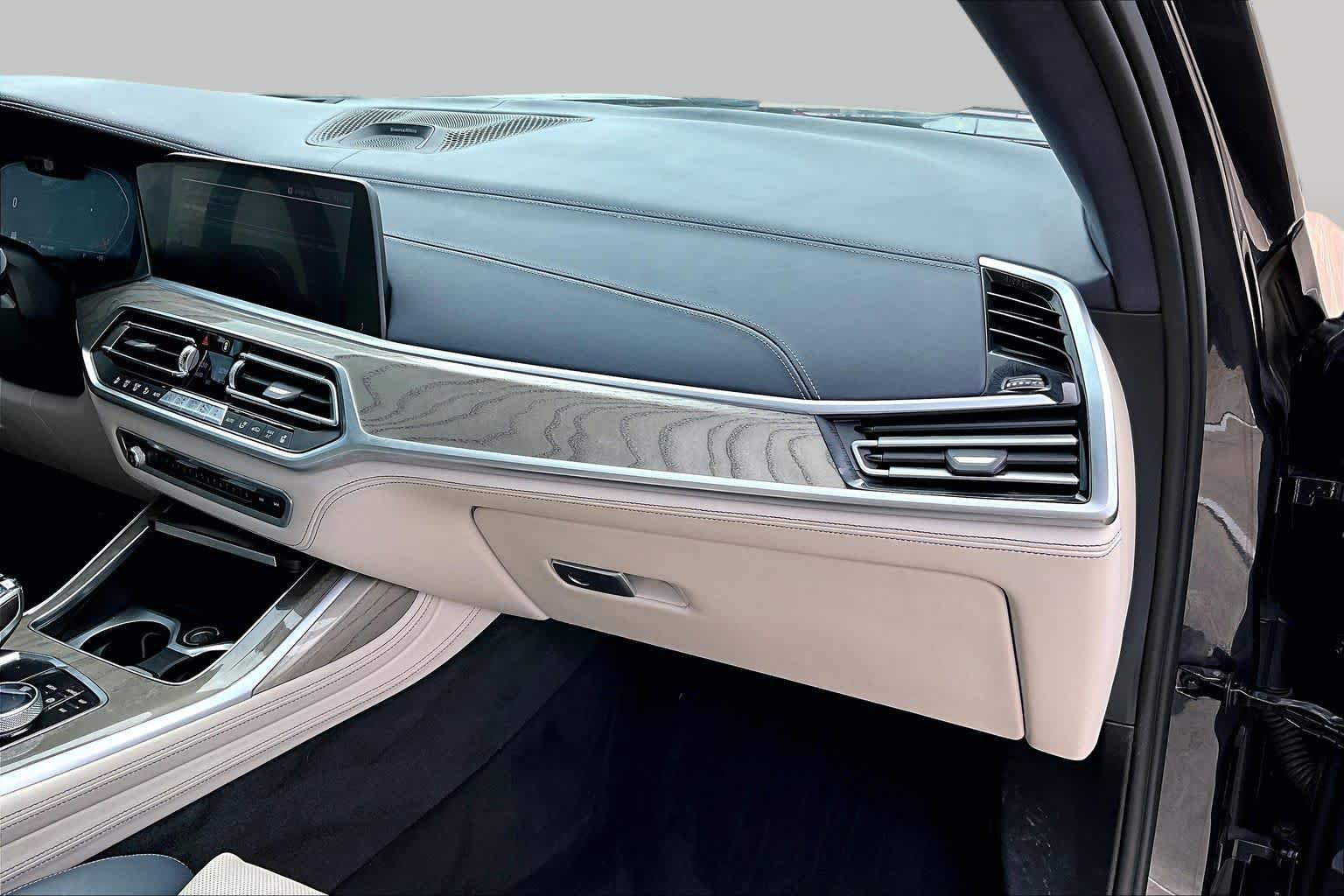 Used 2019 BMW X7 xDrive50i w/ Dynamic Handling Package AWD/4WD image 19