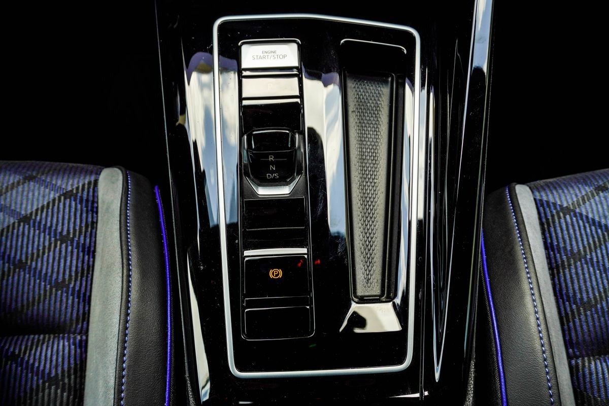 Used 2025 Volkswagen Golf R Black Edition image 19