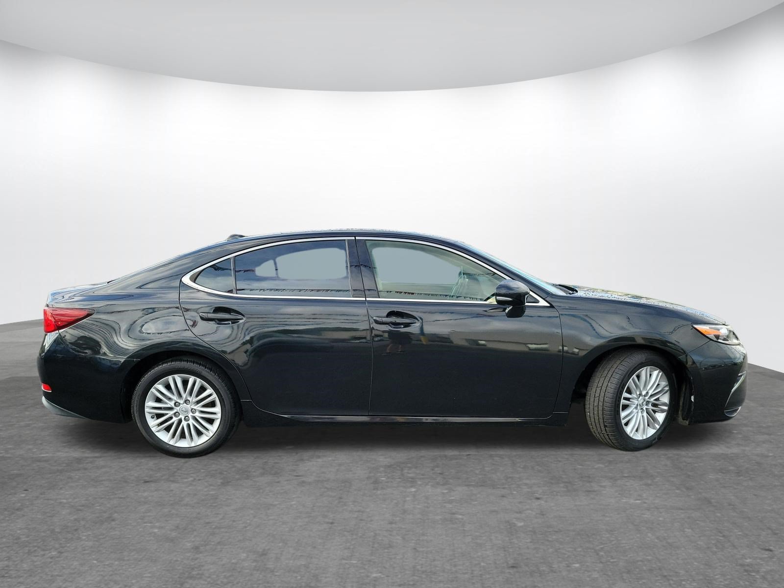 Used 2017 Lexus ES 350 w/ Premium Package FWD image 4