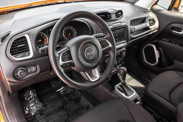 Used 2019 Jeep Renegade Latitude AWD/4WD image 10